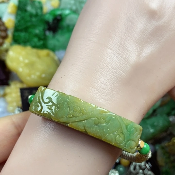 翡翠未镶嵌吊坠(赠链)
