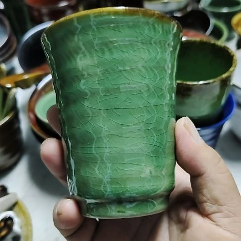 瓷片瓷片，各种摆件，均有瑕疵。沙锅！