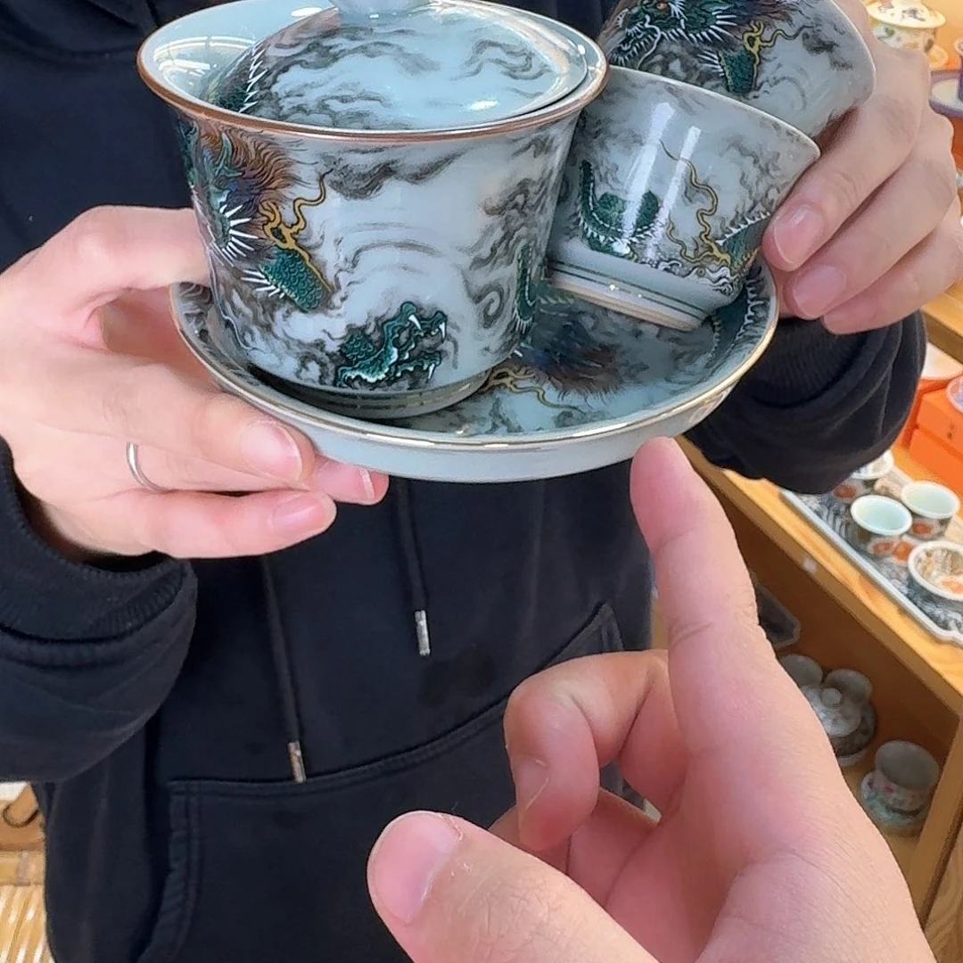 盖碗里的水煮开后放入锅