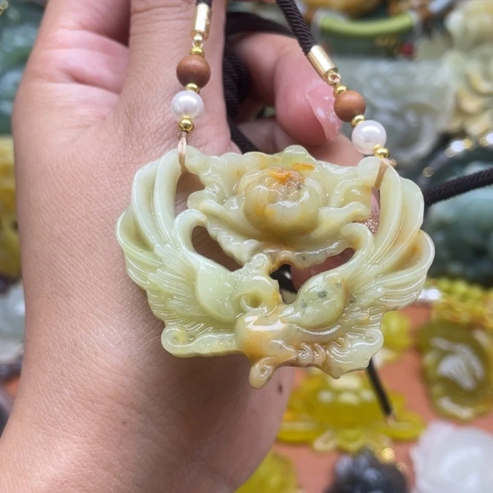 蛇纹石玉未镶嵌颈饰