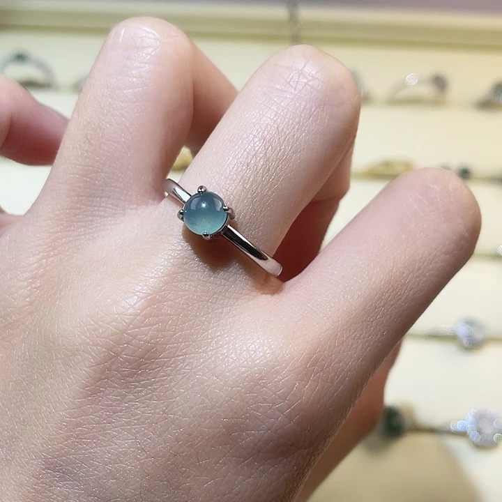 翡翠未镶嵌颈饰戒指