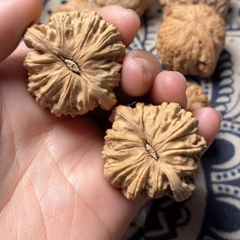 【闪购商品】文玩核桃吊坠时****?白狮子