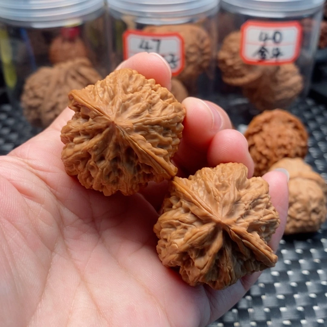 吊坠文玩核桃38粗筋