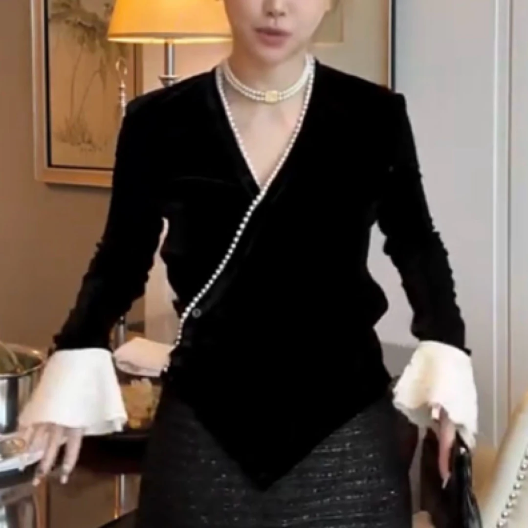 欧洲站2025春秋新款设计重工气质大方收腰钉珠拼接丝绒上衣女潮