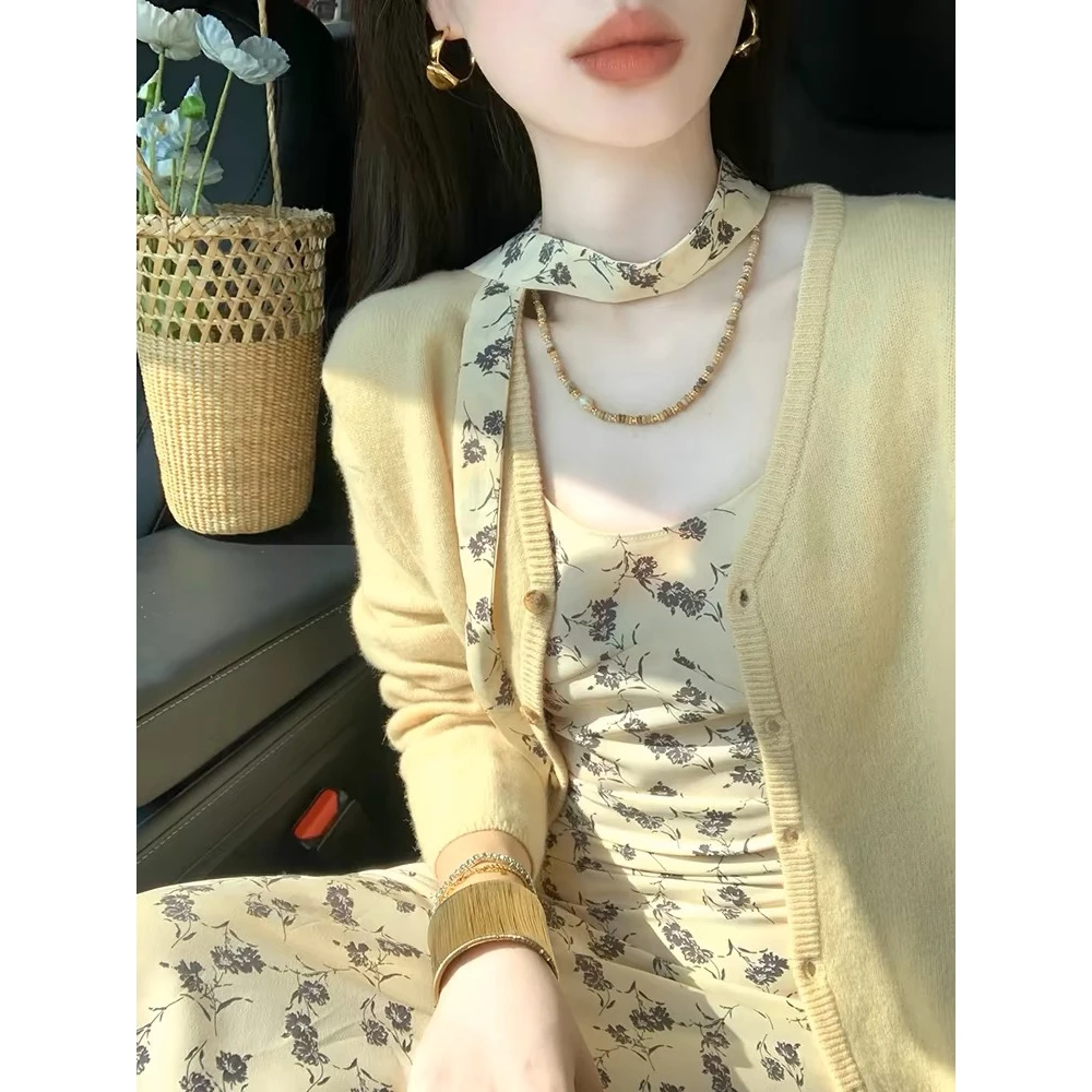 早春穿搭一整套茶歇法式度假浪漫复古碎花吊带连衣裙外搭开衫套装