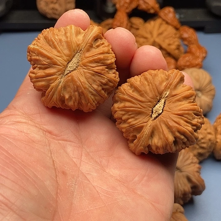 茄***鱼把件文玩核桃闷白
