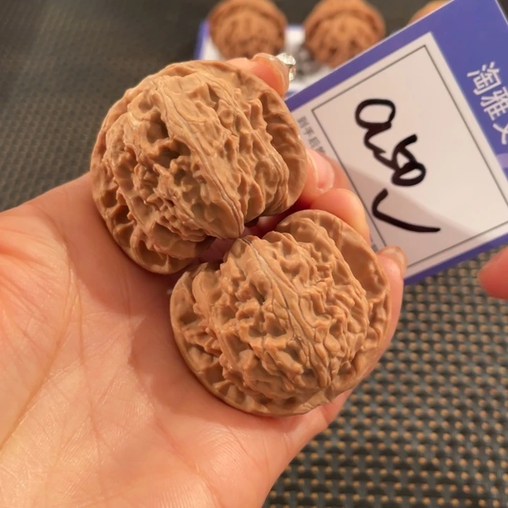 把件文玩核桃50号4.2闷白