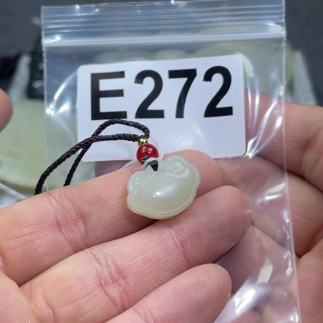 格***杰和田玉未镶嵌颈饰