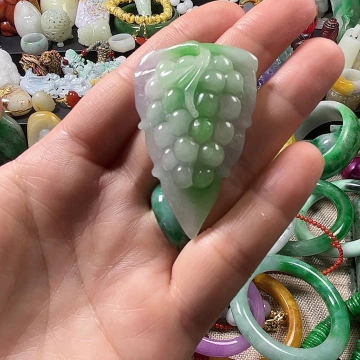 翡翠未镶嵌颈饰翡翠未镶嵌颈饰