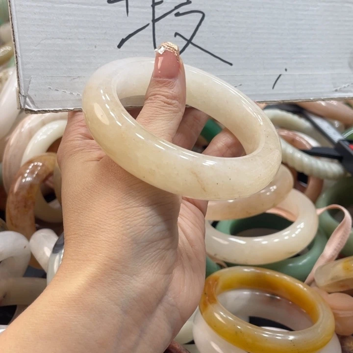 王***子石英质玉未镶嵌珠宝奇石60