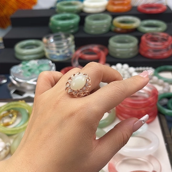 石英岩玉未镶嵌手镯