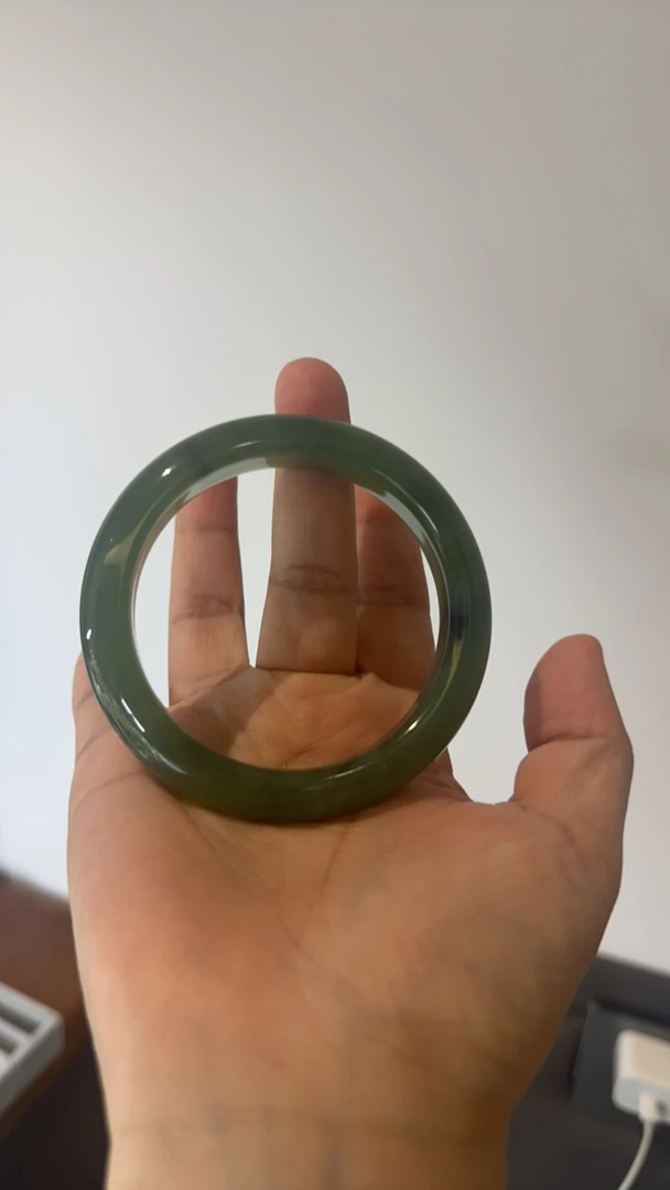 天然岫玉精品镯子