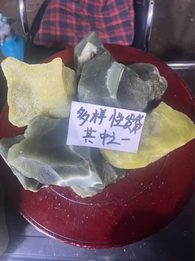 岫玉天然原石原料