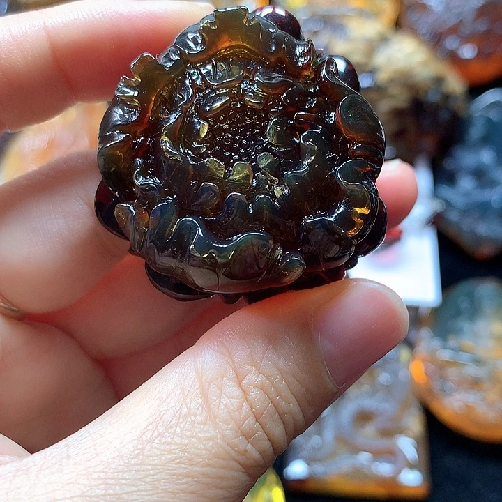 琥珀未镶嵌裸石血珀雕刻件花开富贵吊坠不退不换
