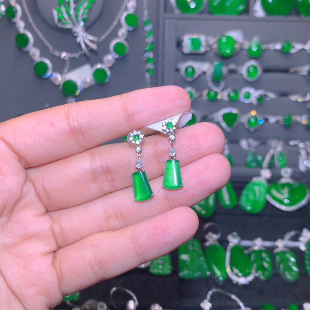 翡翠18K金镶嵌耳饰方牌耳坠