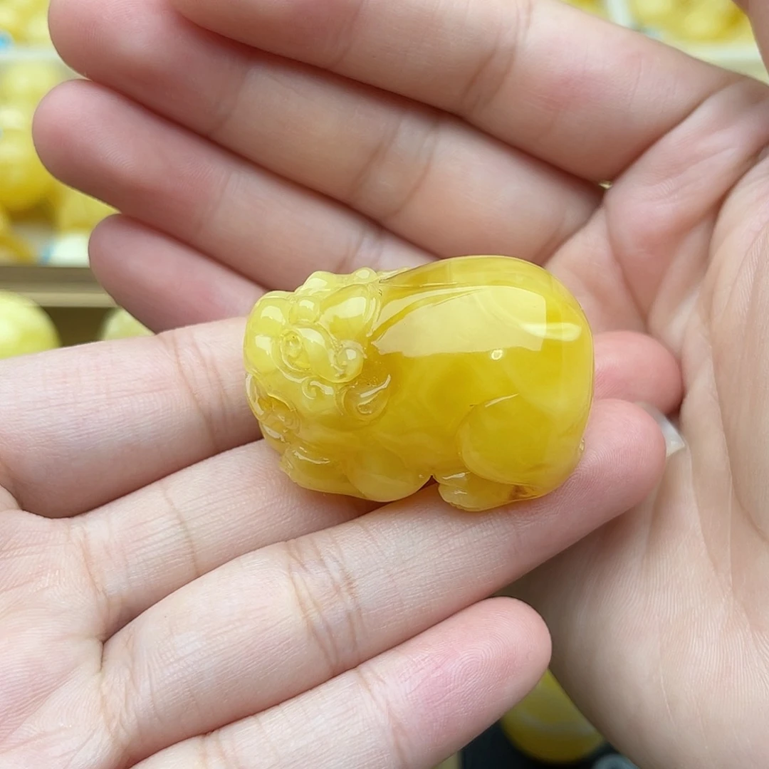 裸石琥珀未镶嵌蜜蜡雕刻貔貅梦