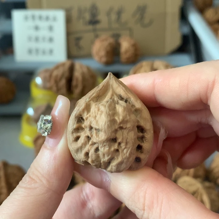 越***好文玩核桃吊坠异形单只，有瑕疵