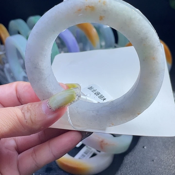 未镶嵌翡翠手镯定制翡翠