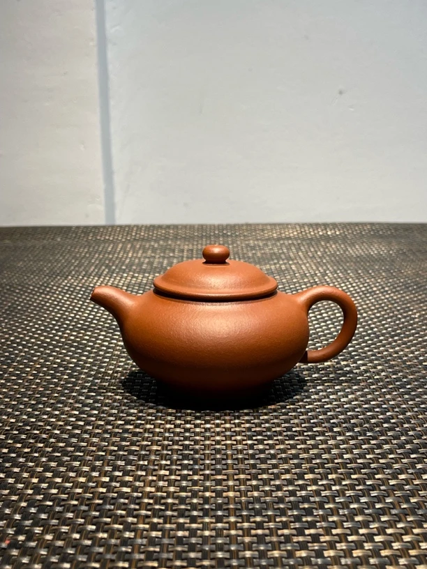 潘壶，全手工原矿朱泥，180毫升，做工精致。