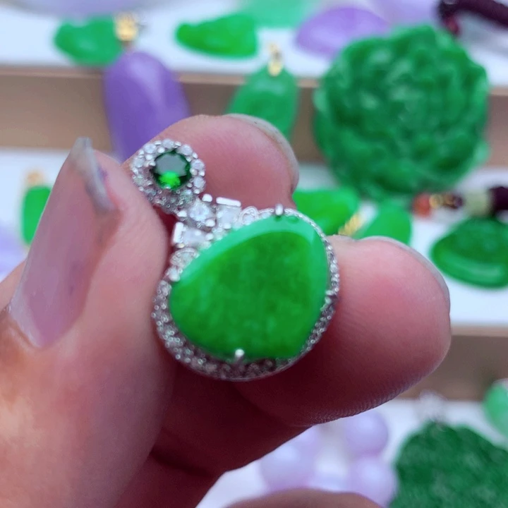 翡翠未镶嵌吊坠(不含链)