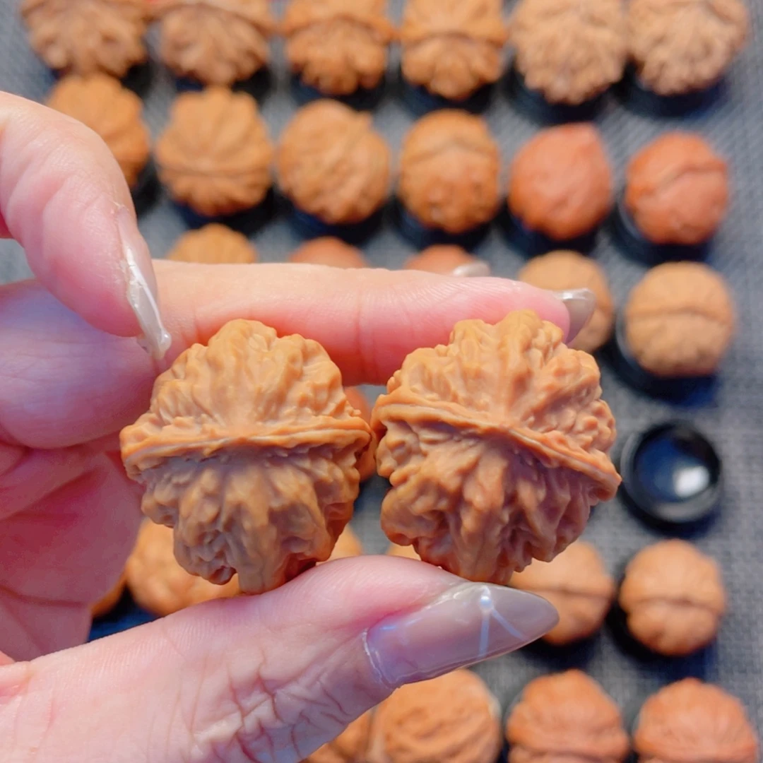 若***头把件文玩核桃金龙元宝