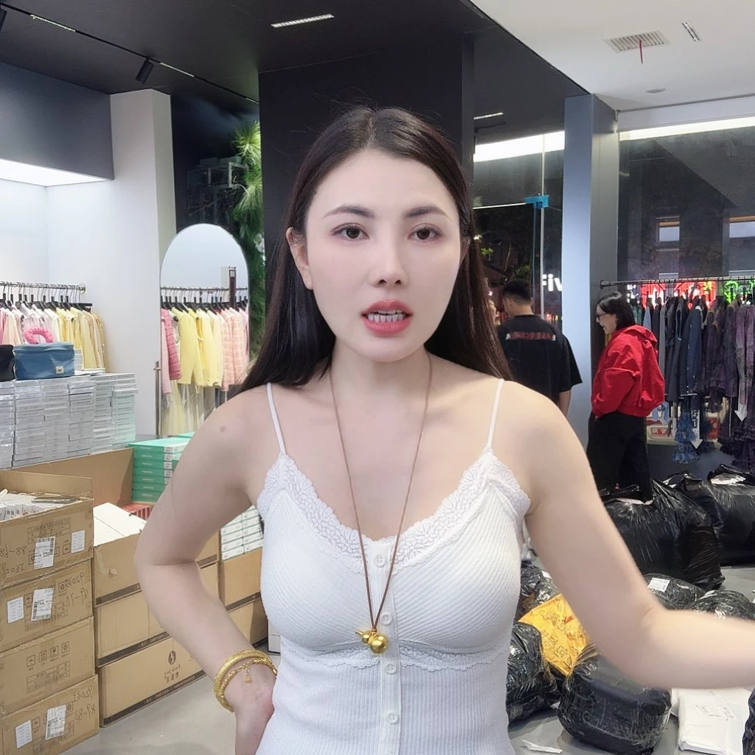 独家定制扣子款，美背白色