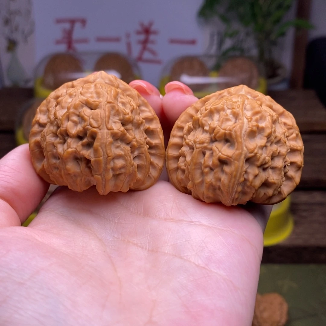 文玩核桃吊坠全品43尺三角白狮子头