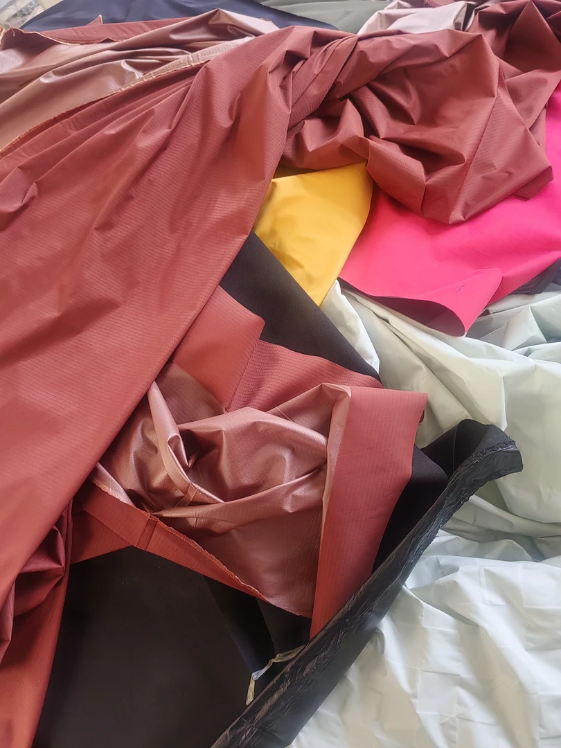 处理仓库瑕疵布料，没有运费险，介意慎拍，没有售后，不接受退货