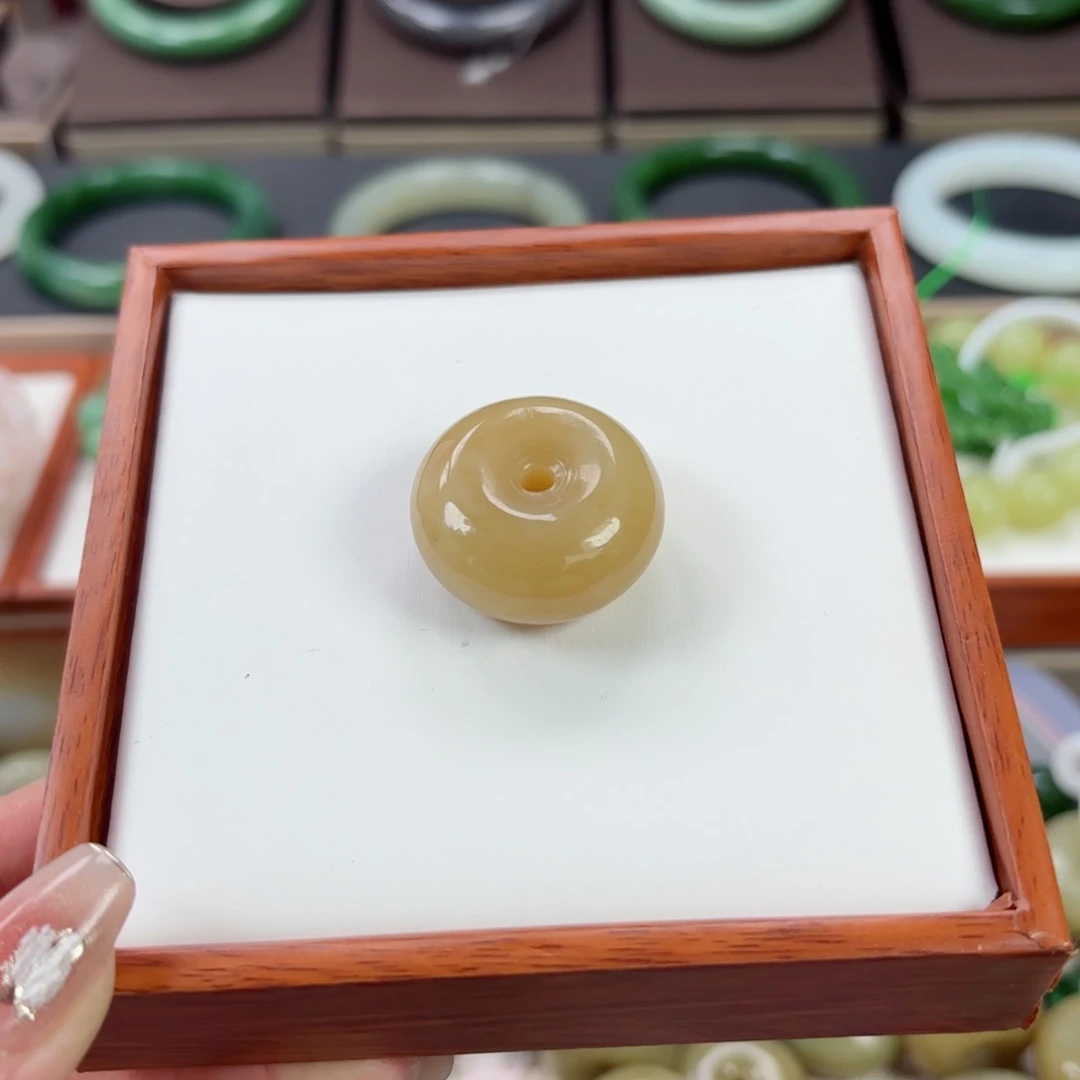 和田玉吊坠未镶嵌