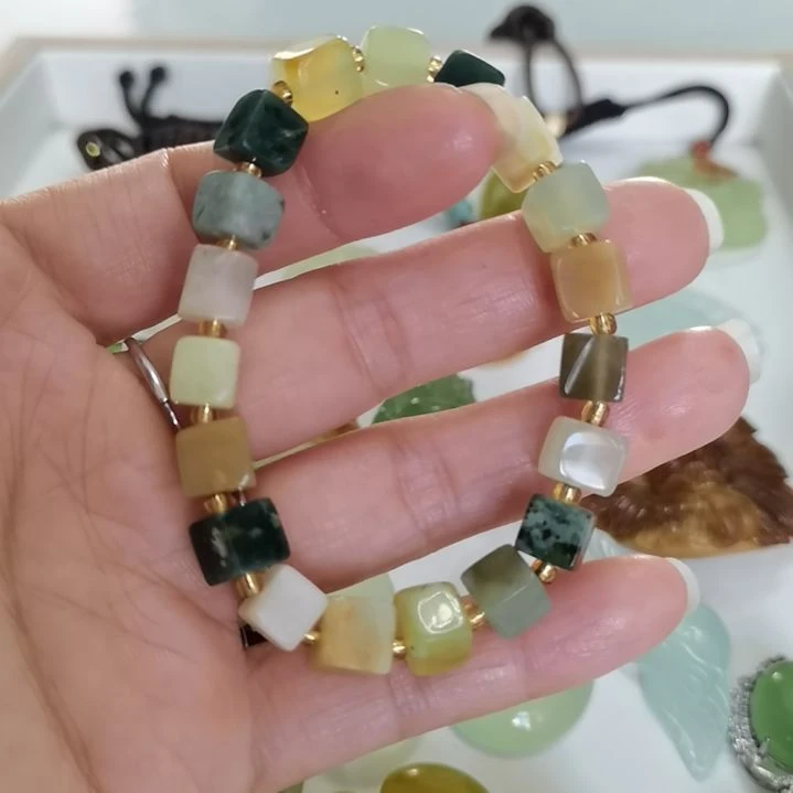 未镶嵌蛇纹石玉吊坠