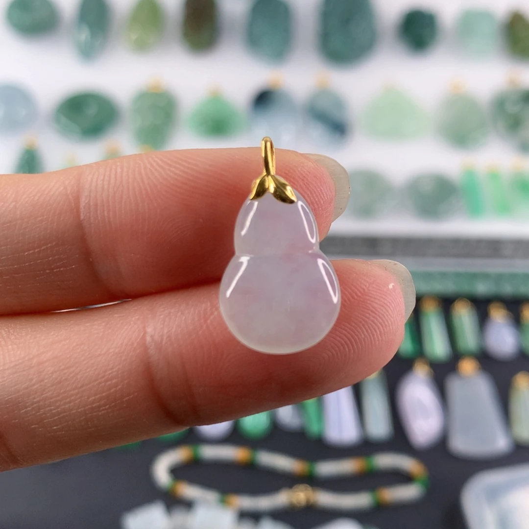 翡翠未镶嵌颈饰葫芦