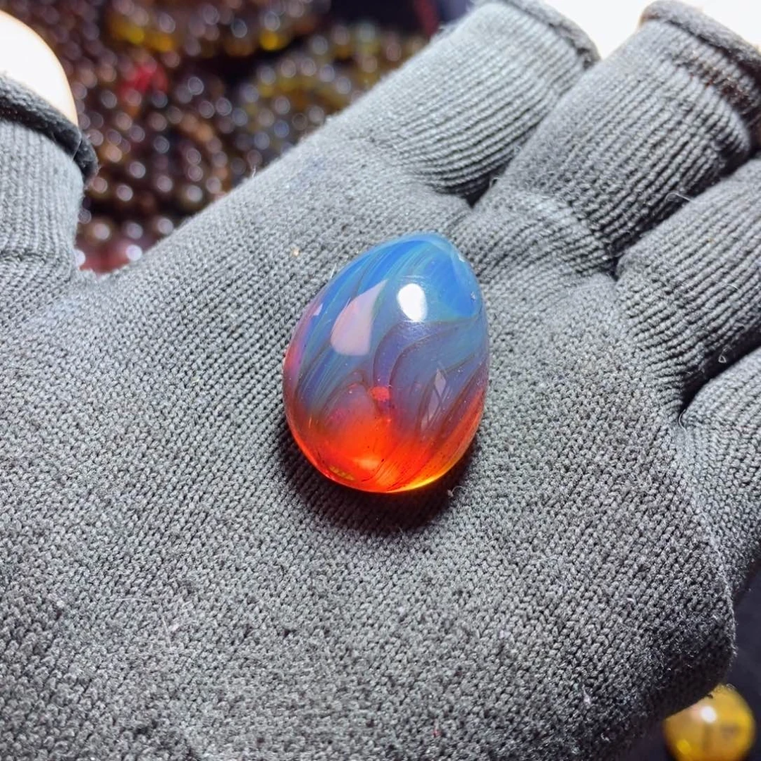 未镶嵌琥珀裸石变色龙带虫子