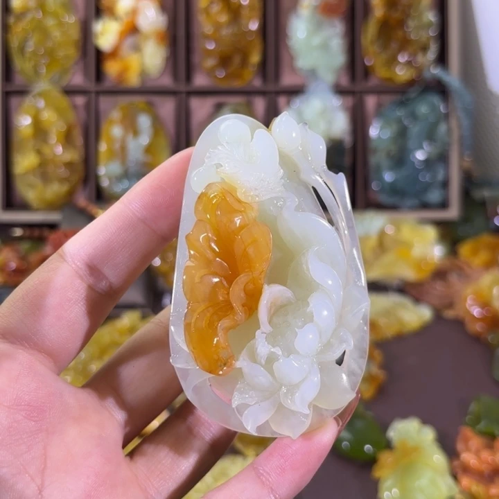 未镶嵌蛇纹石玉颈饰李**?