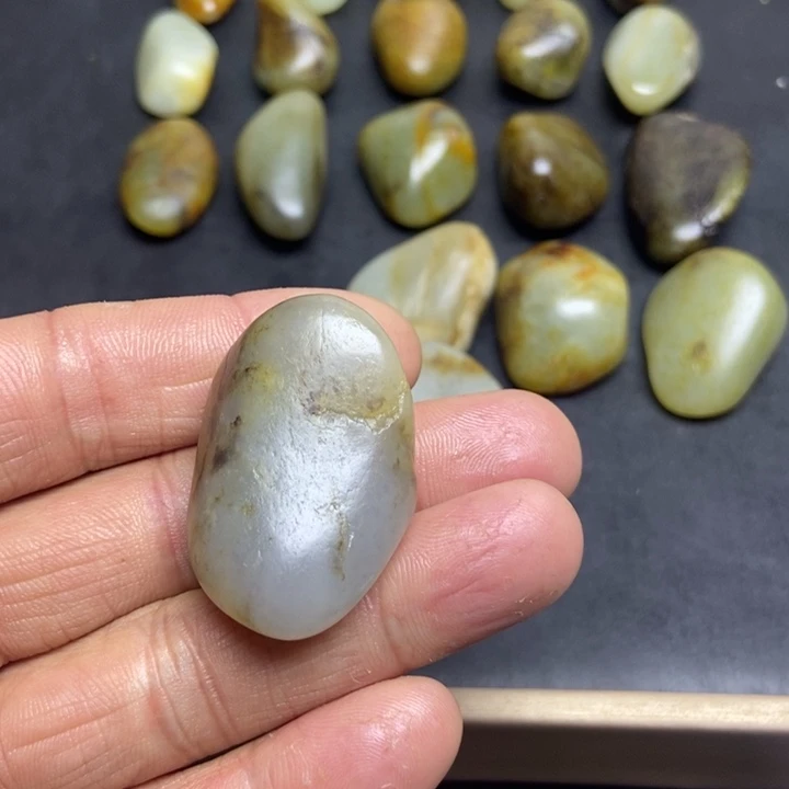 美***然和田玉（糖玉）未镶嵌珠宝奇石