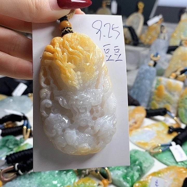 颈饰未镶嵌翡翠阿*.