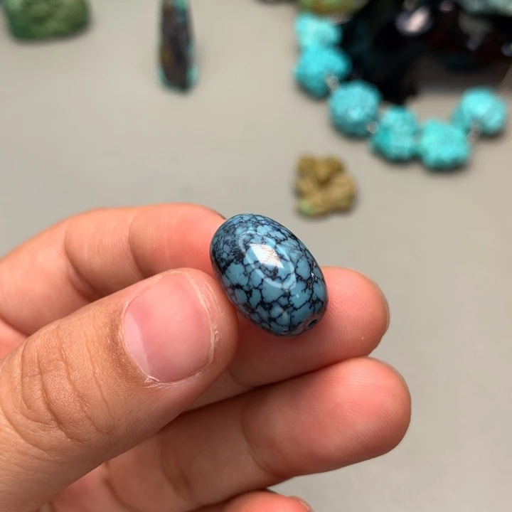 绿松石未镶嵌颈饰