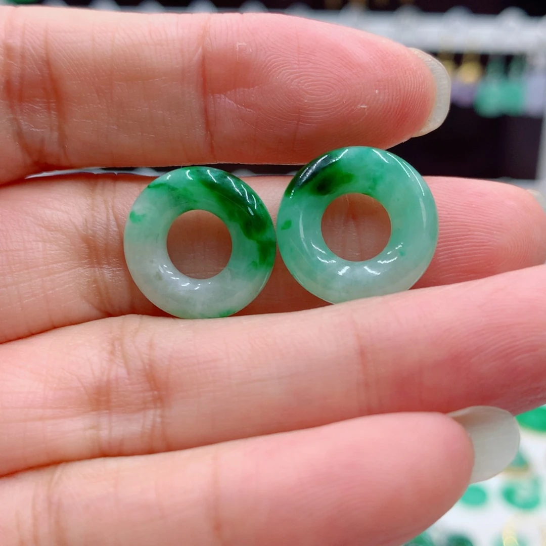 翡翠未镶嵌耳饰的