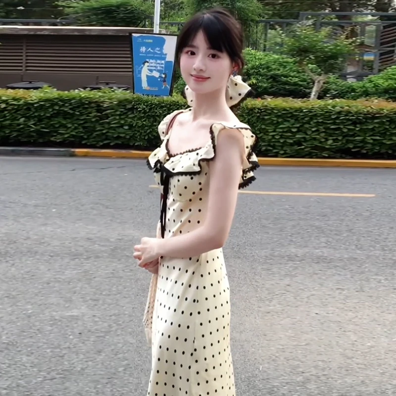 2025新款法式小飞袖白色波点吊带连衣裙子女夏季收腰包臀鱼尾长裙