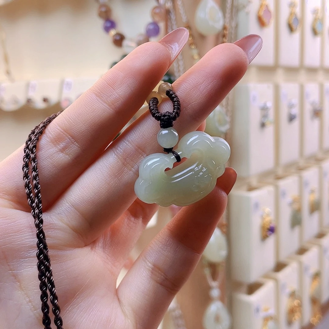 和田玉未镶嵌吊坠(赠链)