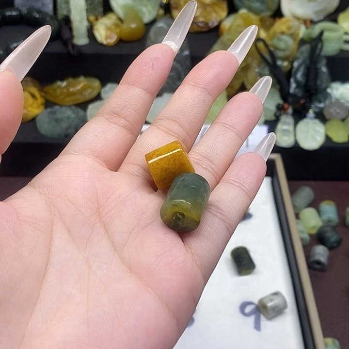 合金蛇纹石玉颈饰何***间