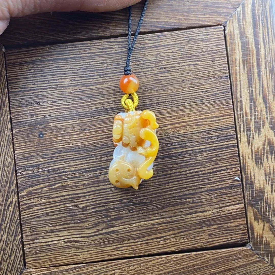 石英质玉（黄龙玉）未镶嵌颈饰