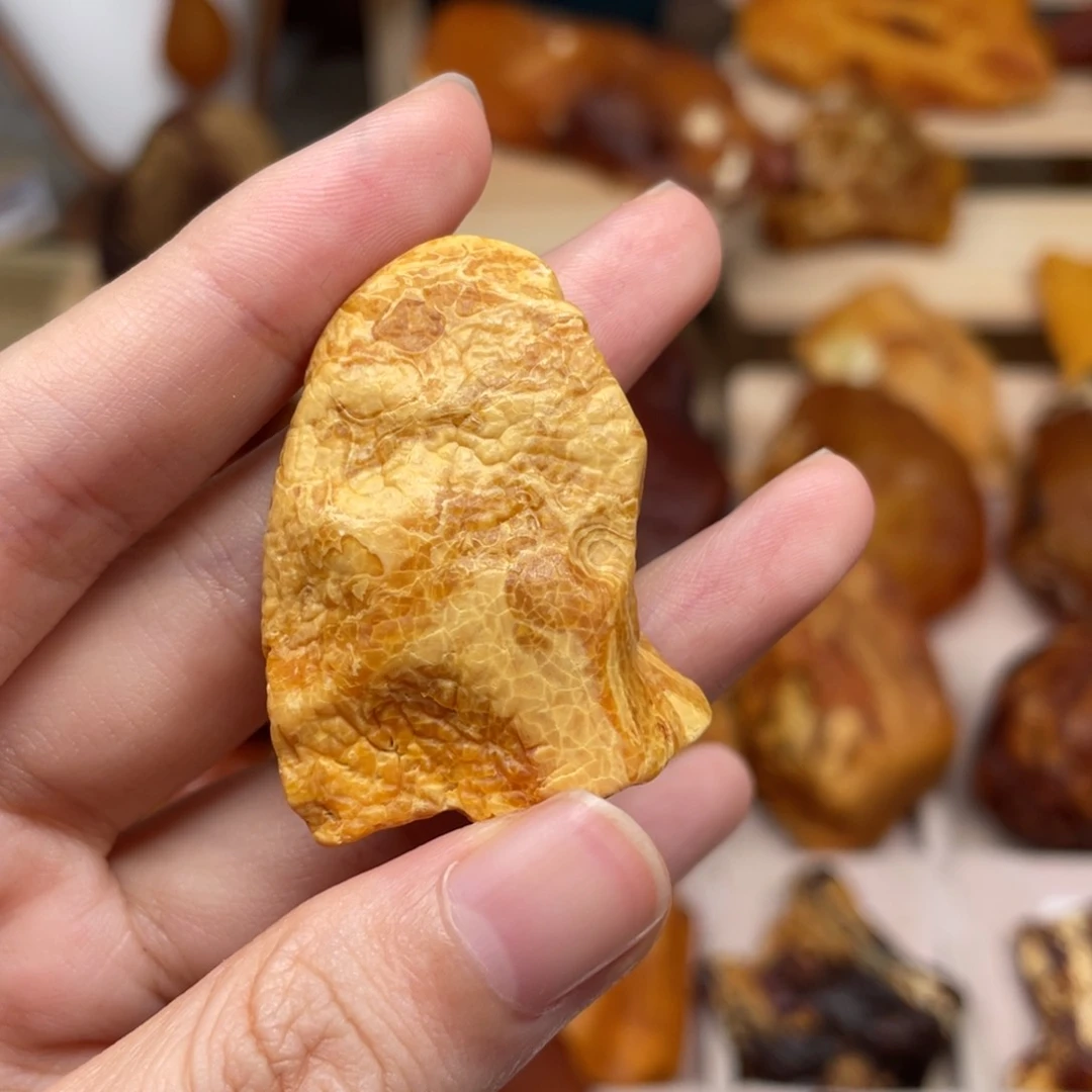 未镶嵌琥珀珠宝奇石