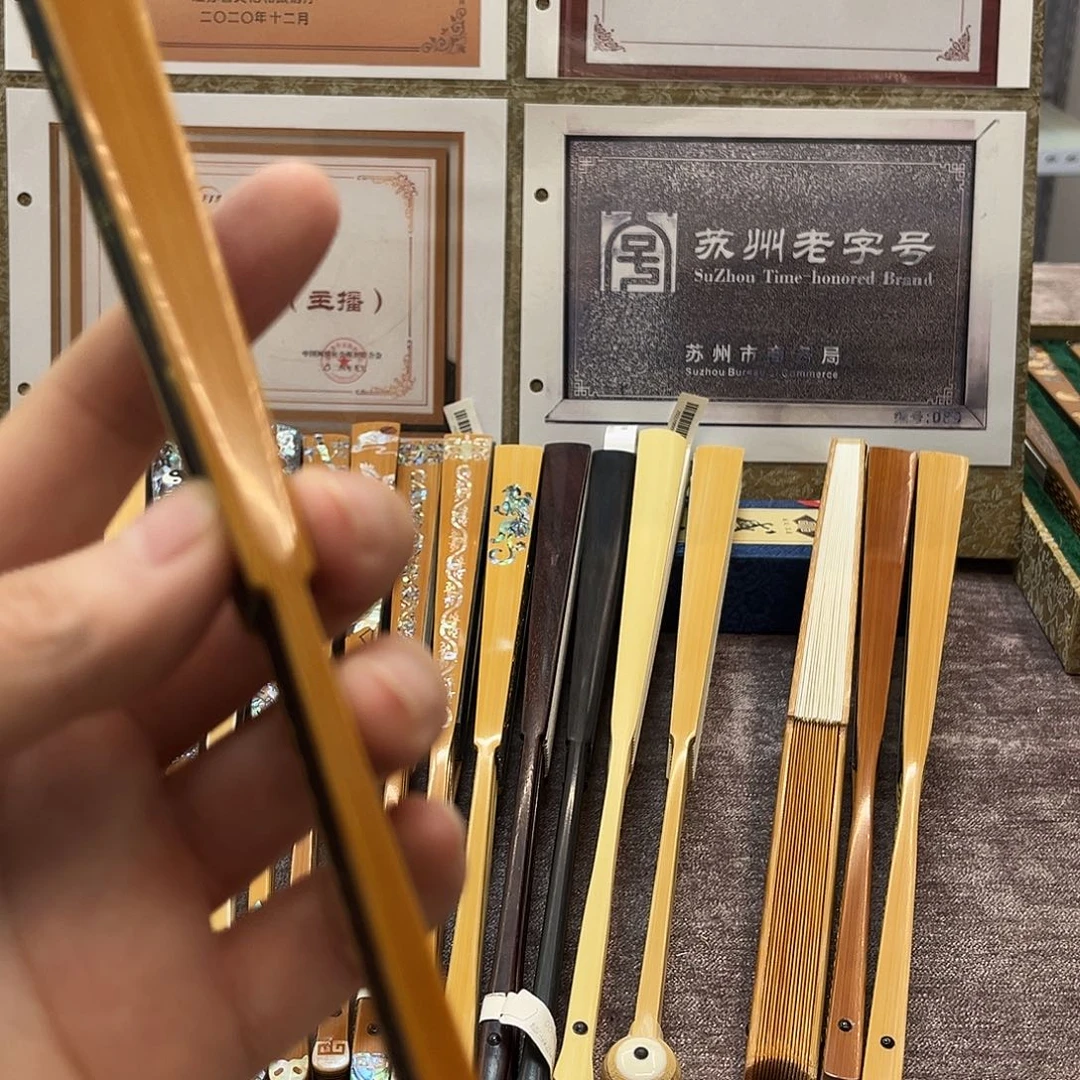 程***扇子手工制作工艺精湛