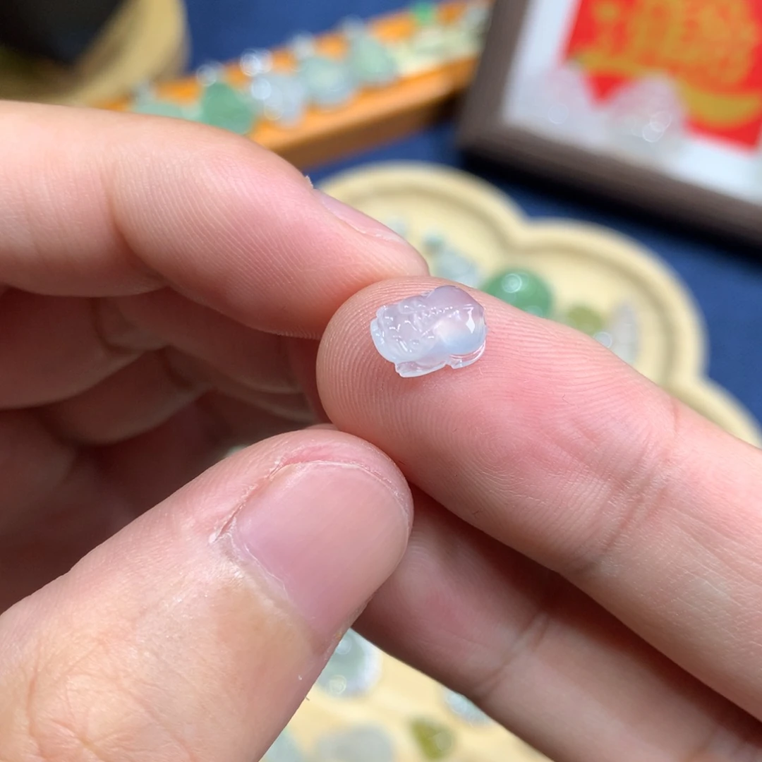 翡翠未镶嵌颈饰貔貅