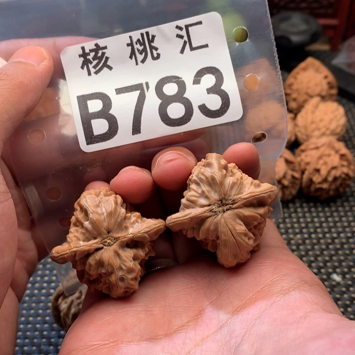 文玩核桃吊坠白蛇骨