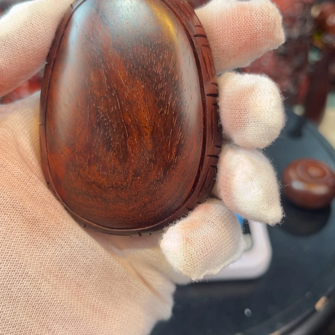 燕***地印度小叶紫檀手把件