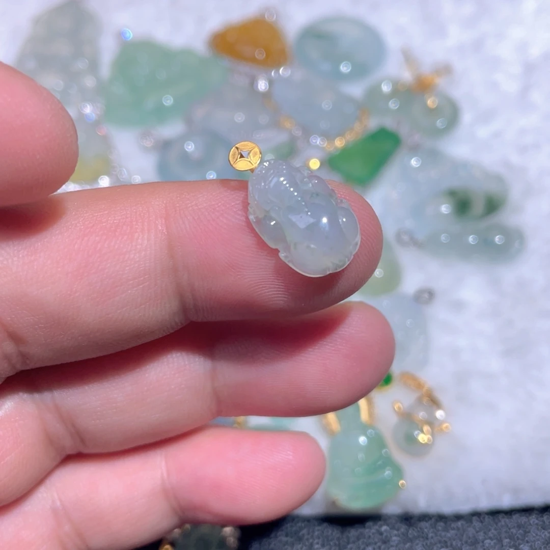 翡翠18K金镶嵌颈饰