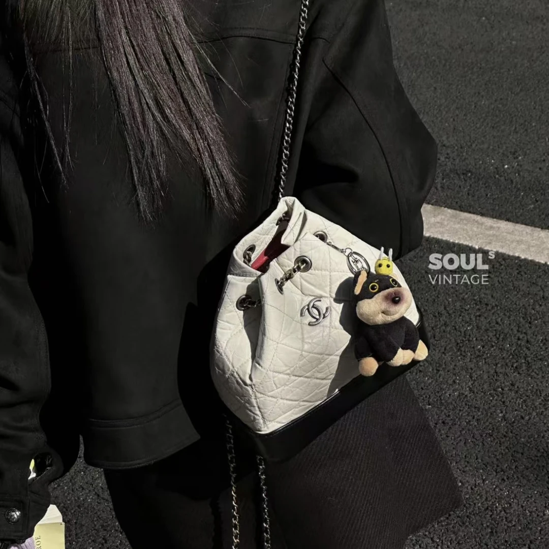 95新 Chanel/香奈儿 Chanel 黑白褶皱牛流浪小号双肩包/608398470