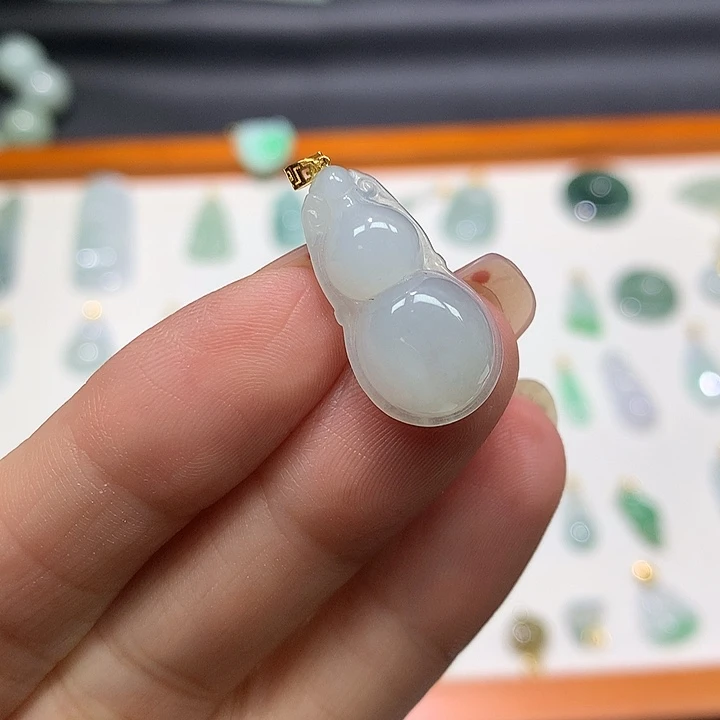 颈饰18K金镶嵌翡翠