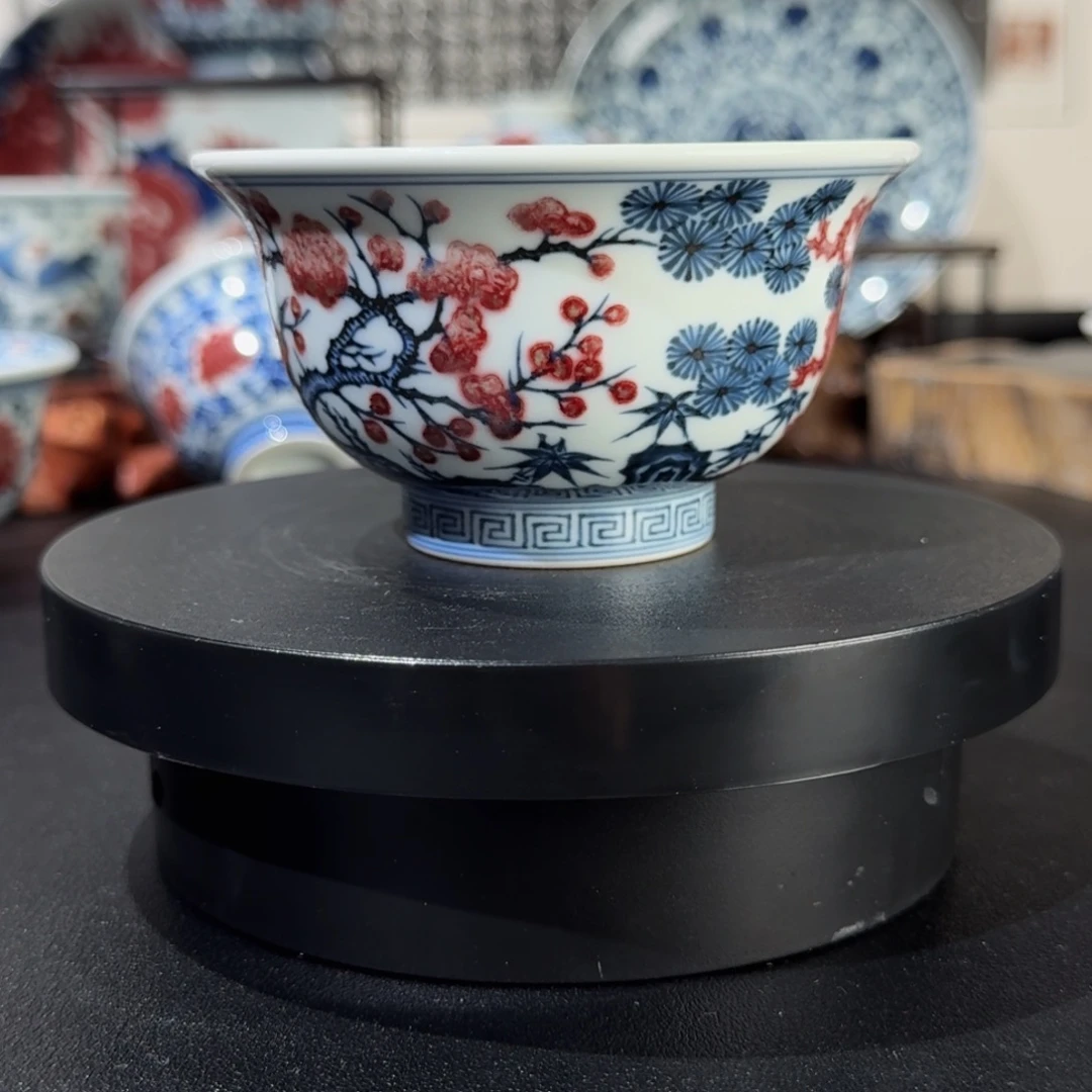 常***馨青花釉里红松竹梅压手杯